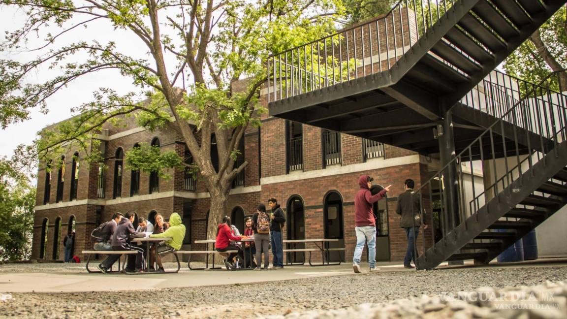 Ante calor y falla eléctrica, opta Universidad Carolina por clases virtuales