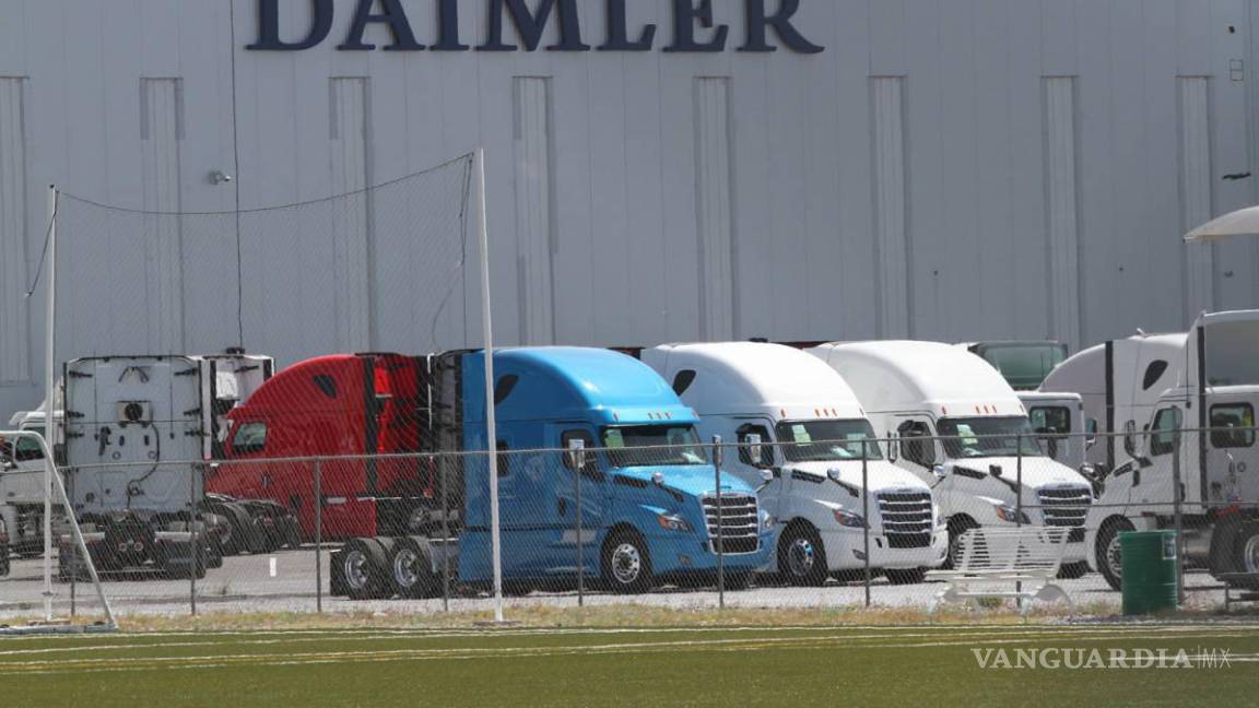 $!En Saltillo, la planta Daimler Truck produce los tractocamiones Freightliner.