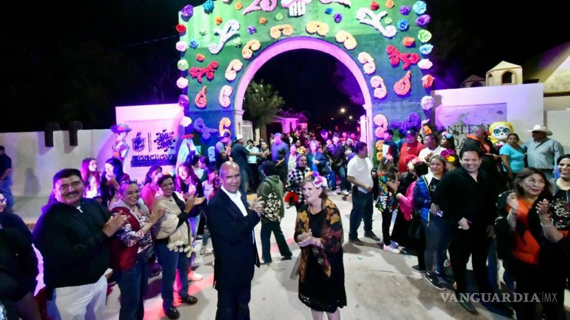 ‘Alumbrada 2022’ reune a más de 20 mil personas en panteón de Monclova