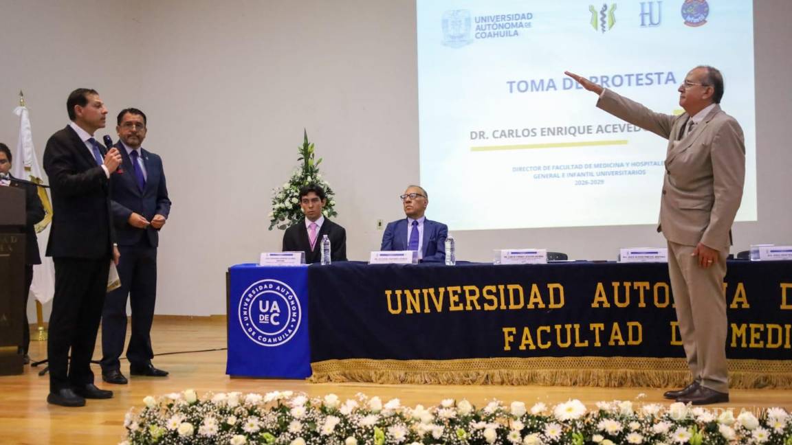 $!Carlos Enrique Acevedo Aguirre asumió la dirección de la Facultad de Medicina Unidad Laguna.