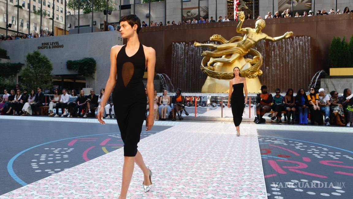 $!Una modelo desfila un diseño de la colección Victor Glemaud Spring 2023 durante la Semana de la Moda de Nueva York.