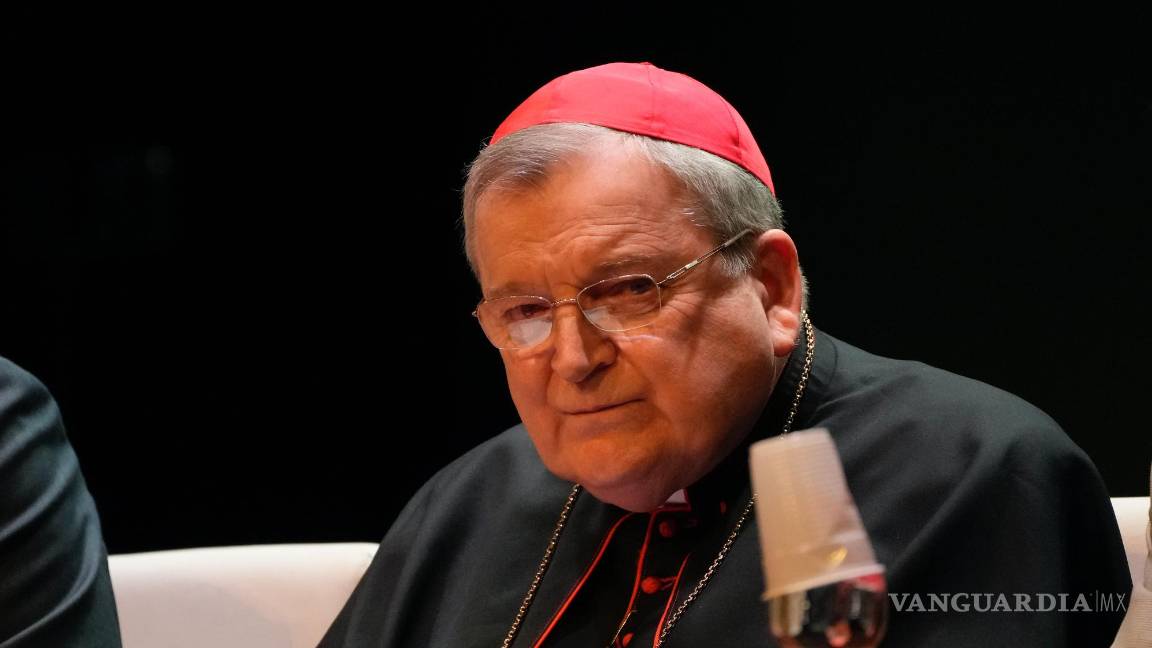 $!El cardenal Raymond Burke asiste a la conferencia “La Babel sinodal” en un teatro cerca del Vaticano, el 3 de octubre de 2023.