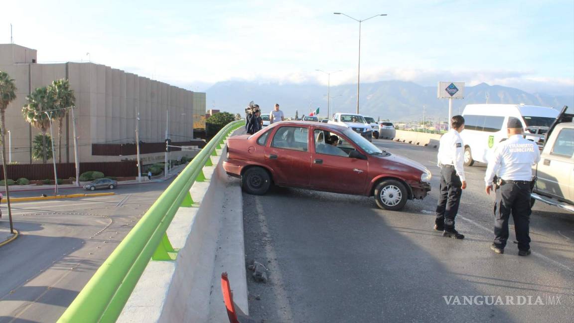 Automovilista pierde el control y protagoniza aparatoso percance en Saltillo