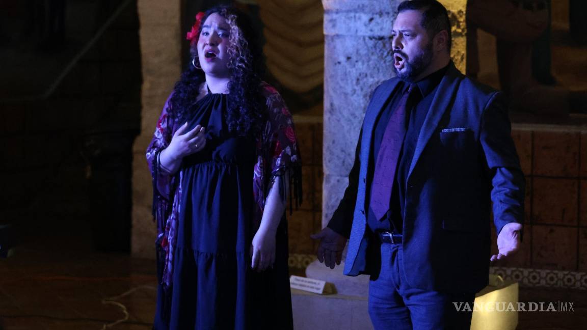 $!Viven una ‘Noche Azul’ en el CECUVAR: Ofrecen recital de canción mexicana y cubana