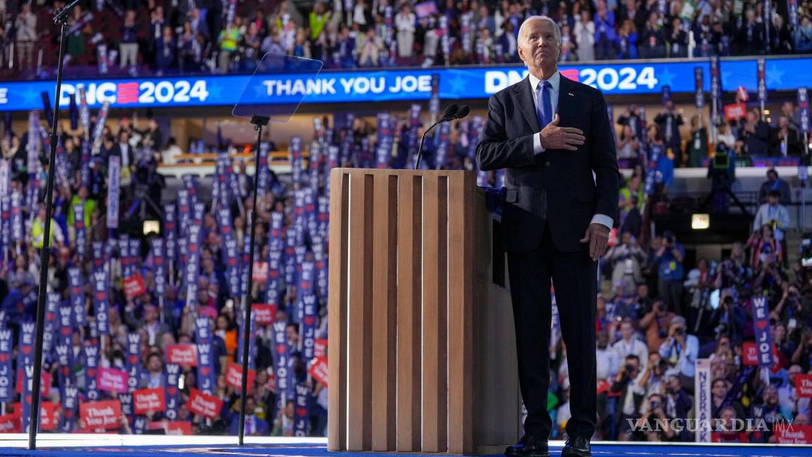 $!El presidente Joe Biden agradeciendo a la multitud en la Convención Nacional Demócrata en el United Center de Chicago.