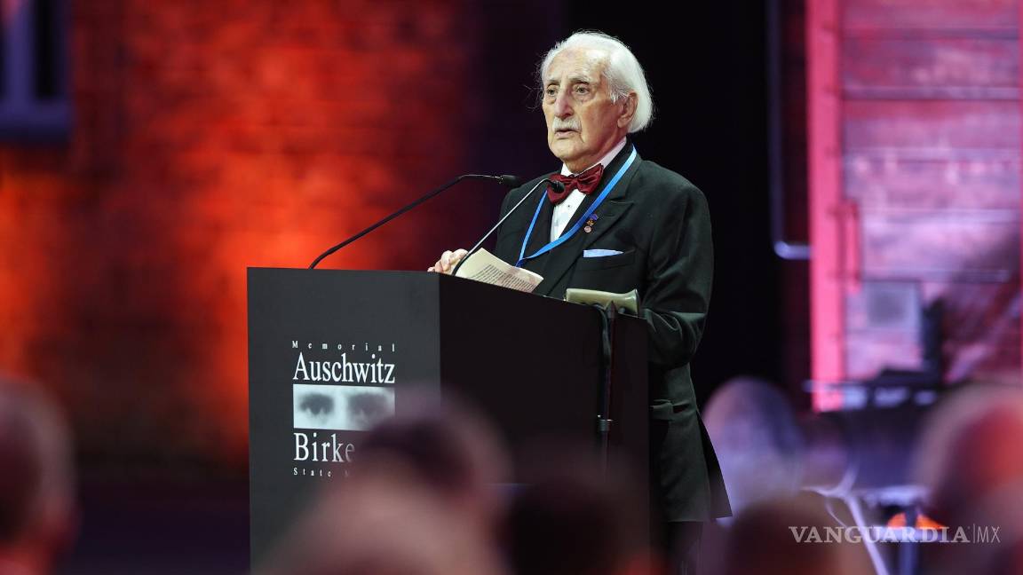 $!Sobreviviente del Holocausto Leon Weintraub da un discurso en una ceremonia por el 80 aniversario de la liberación del antiguo campo de concentración