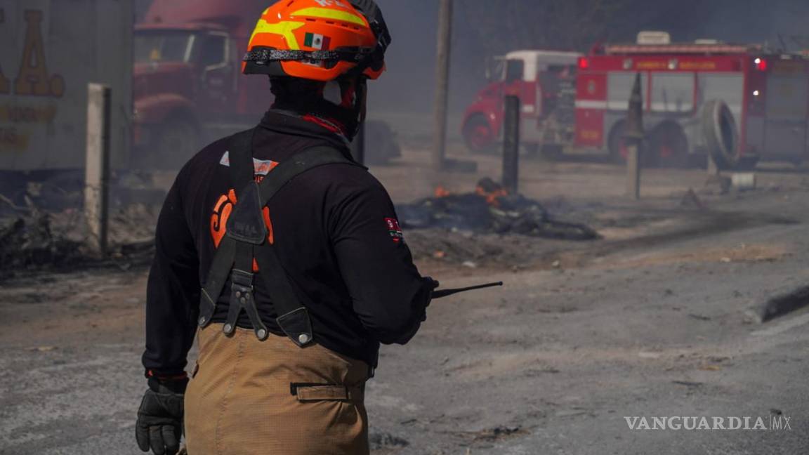 Fuertes rachas de vientos desatan caos e incendios en Nuevo León