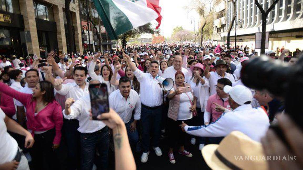 De marcha a “pasarela” de políticos, ¿quiénes acudieron a la marcha del INE?
