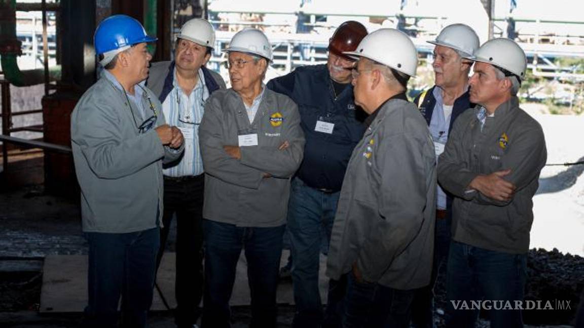 $!Grupo de técnicos, incluyendo a Rene Chan y Kalyan Ghosh, destaca las potencialidades productivas de AHMSA al término de los recorridos.