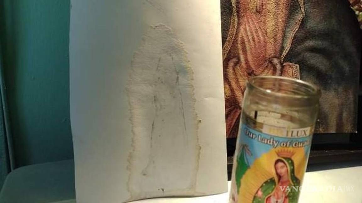 Emociona a familia de Saltillo supuesta aparición de la Virgen de Guadalupe en un papel