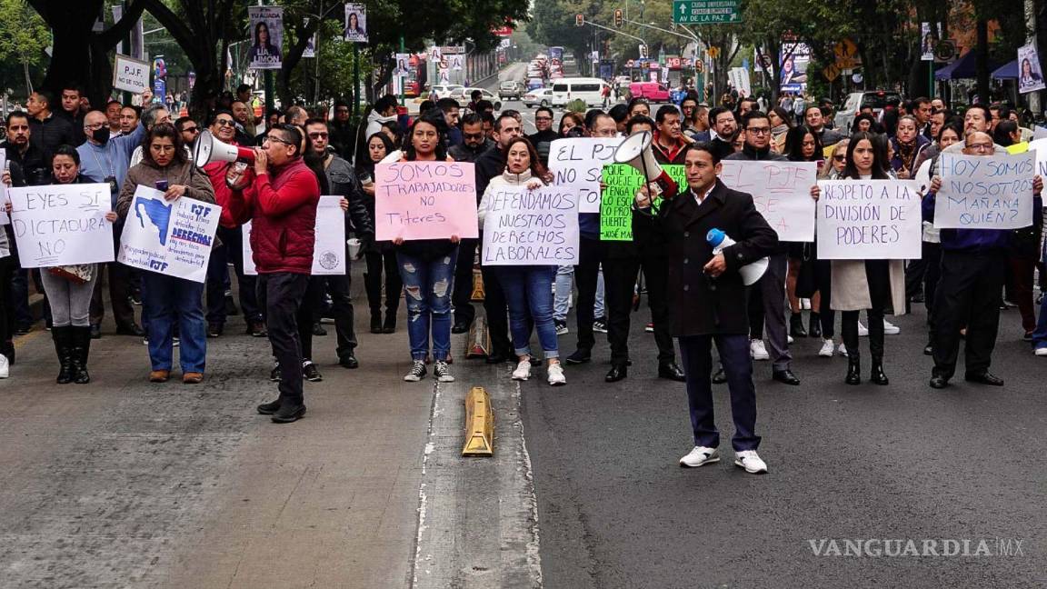 $!Integrantes del Sindicato de Trabajadores del Poder Judicial de la Federación (PJF) se manifestaron en diversos puntos de CDMX.