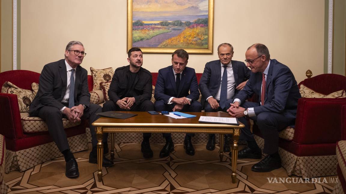 $!Líders europeos sostienen una conversación telefónica con el presidente estadounidense, Donald Trump, desde Kiev, Ucrania.