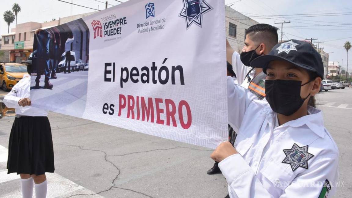 En Torreón, en el Día Internacional de la Educación Vial, alumnos de educación básica piden respeto al peatón