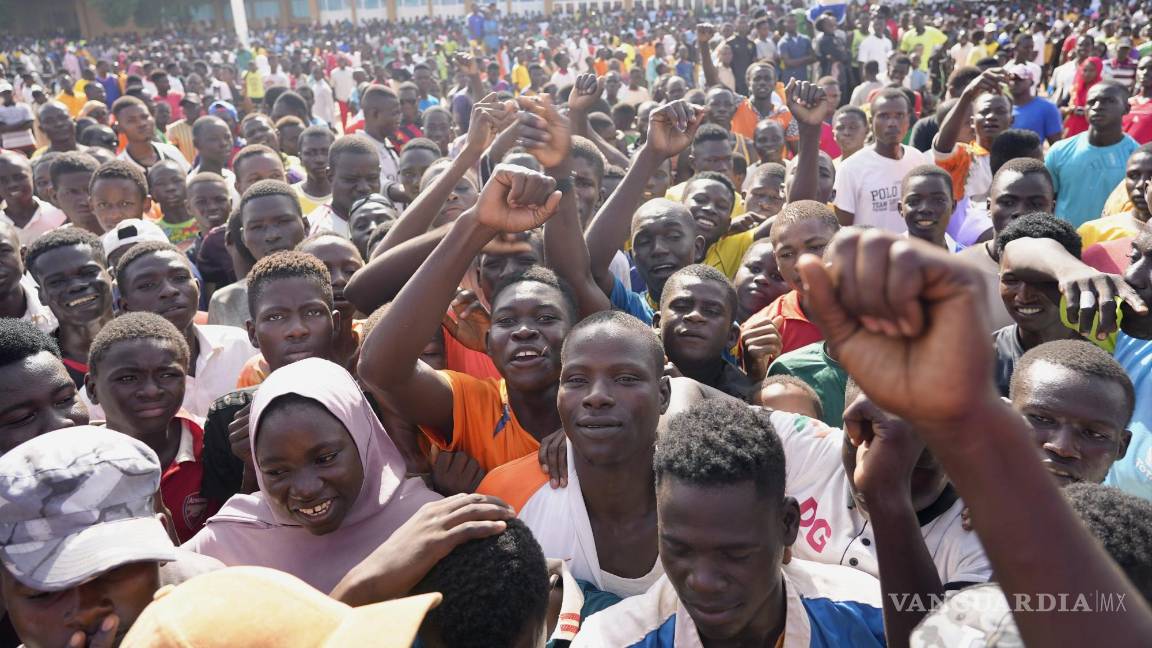 $!Los civiles protestaron ayer en medio de la búsqueda de una salida por parte de la comunidad africana.