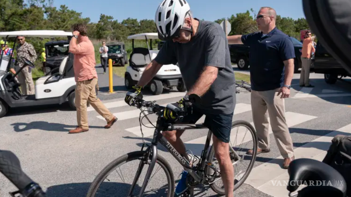 Biden sufre accidente mientras paseaba en su bicicleta
