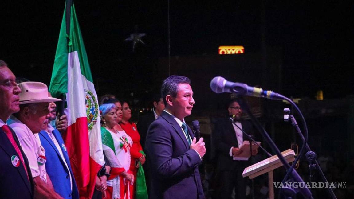 ¡Con un hilito de voz! Así dio el Grito alcalde de Matamoros, Coahuila, y se viraliza en redes