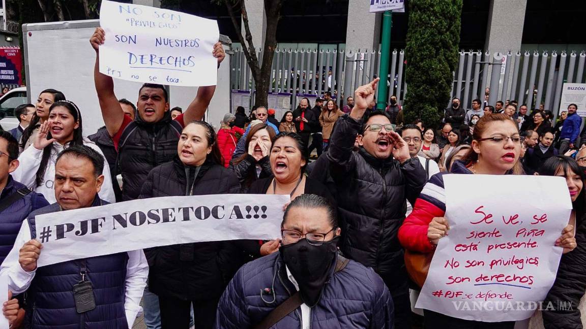 $!Integrantes del Sindicato de Trabajadores del Poder Judicial de la Federación (PJF) se manifestaron en diversos puntos de CDMX.