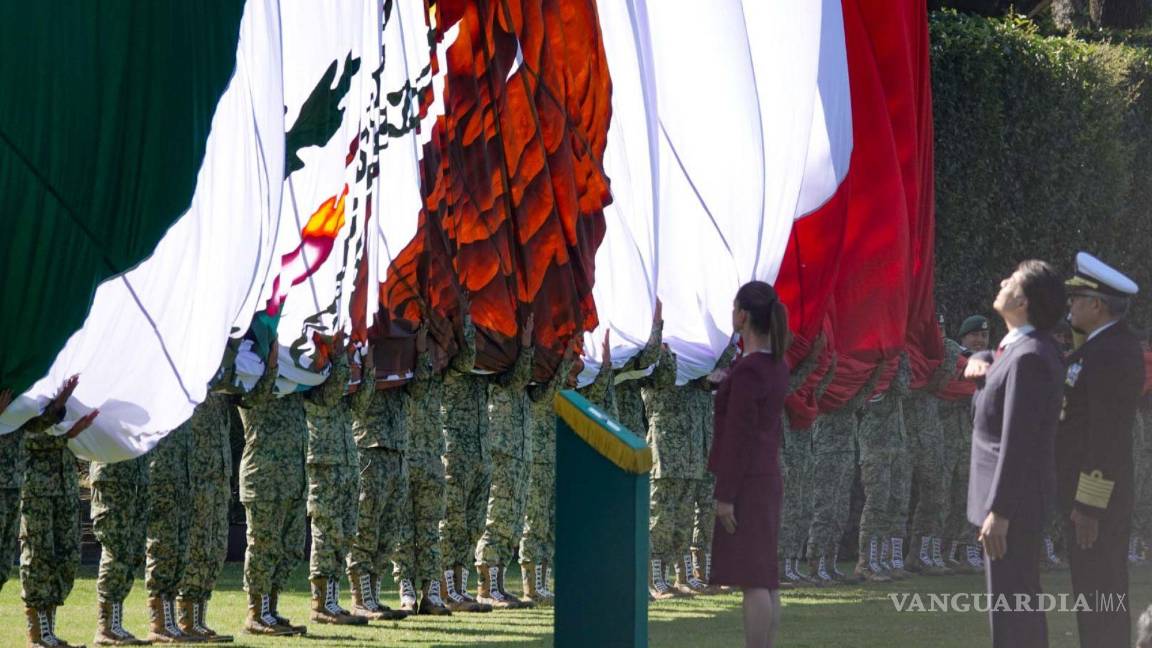 México no es colonia de nadie y no se arrodilla: Sheinbaum durante conmemoración del Día de la Bandera