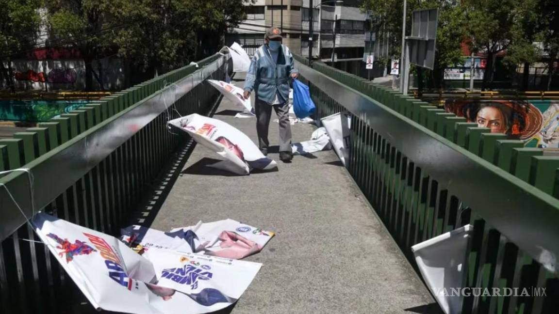 Sacan de las calles de CDMX 164 toneladas de propaganda electoral