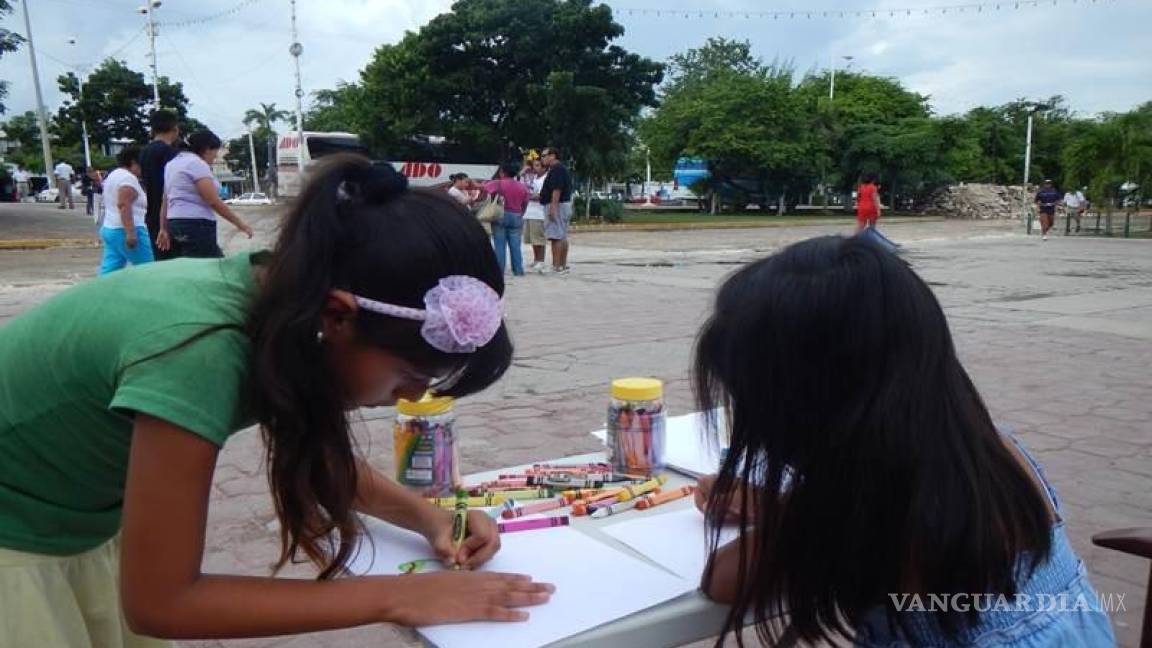 Niños se manifiestan con dibujos contra tala en Cancún