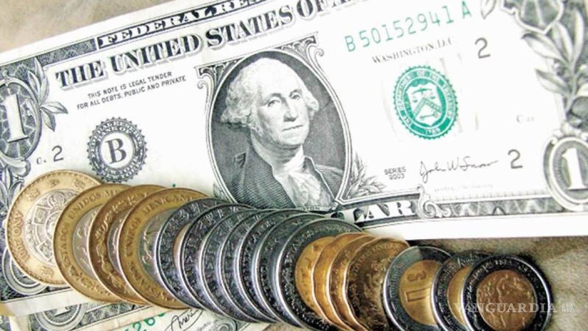 Dólar sacude al peso tras informe de AMLO