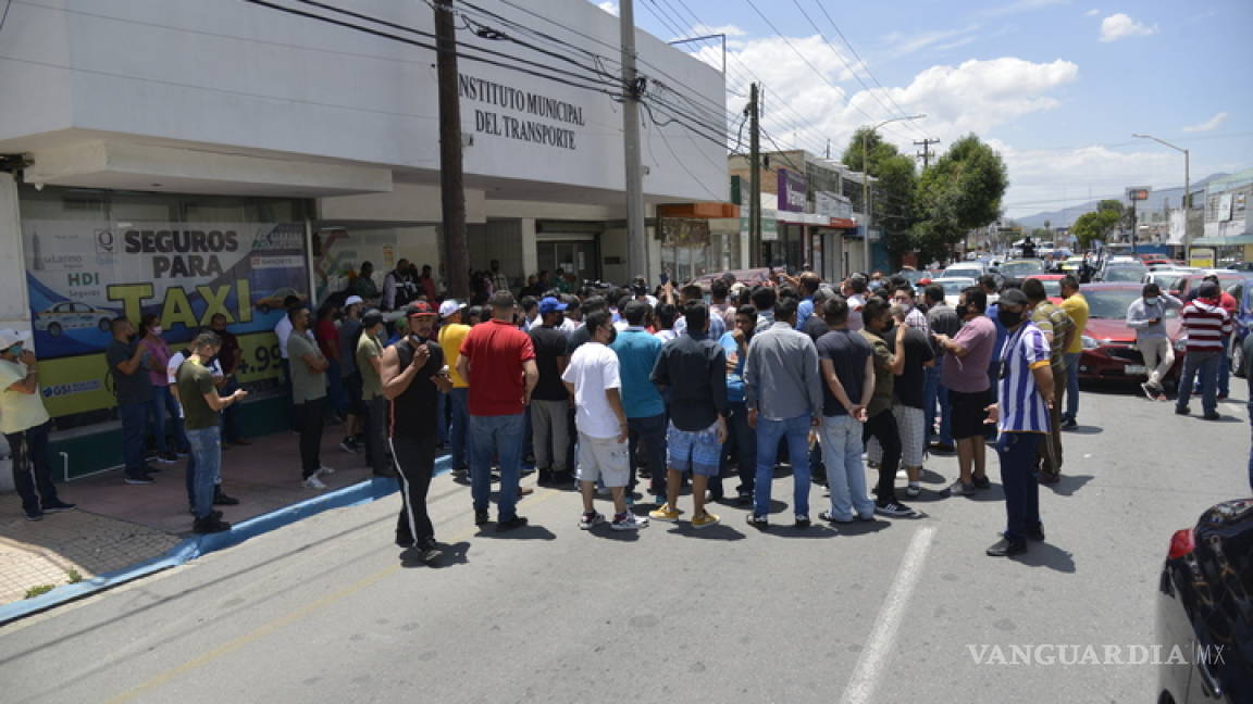 Conductores de InDriver en Saltillo exigen operativos legales, bloquean Presidente Cardenas
