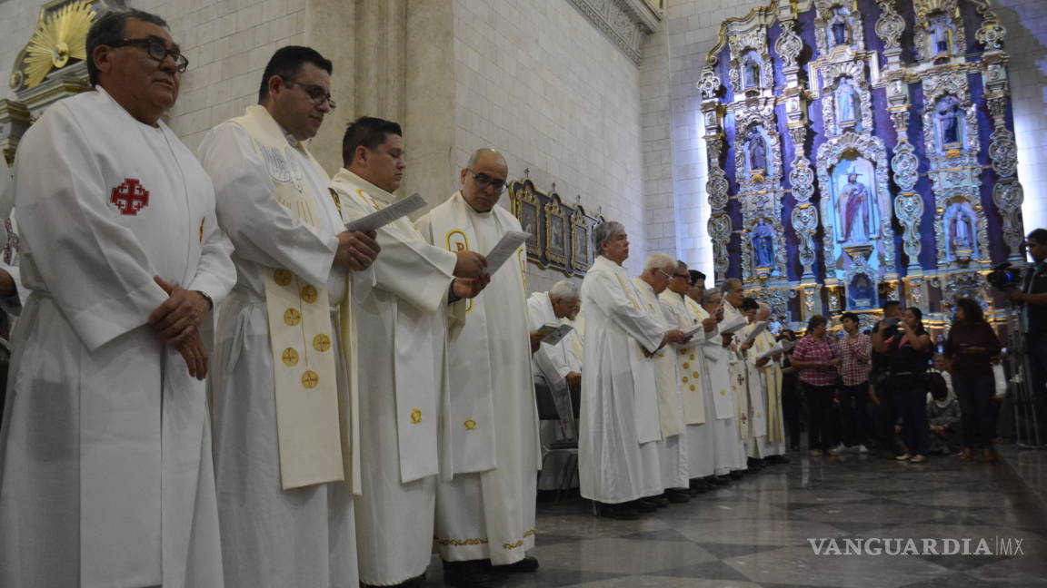 Renuevan promesas 100 sacerdotes en Diócesis de Saltillo