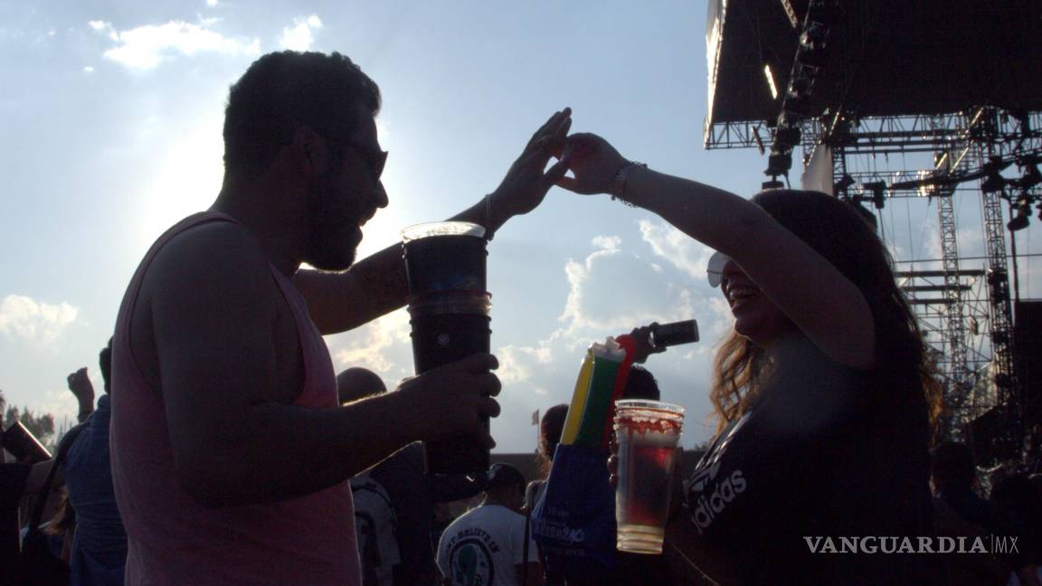 $!La Santanera pone a bailar a todos y el Vive Latino lo sabe, lo sabe