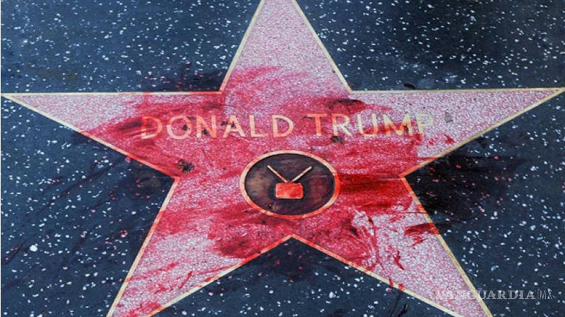 Manchan de sangre estrella de Donald Trump en el Paseo de la Fama