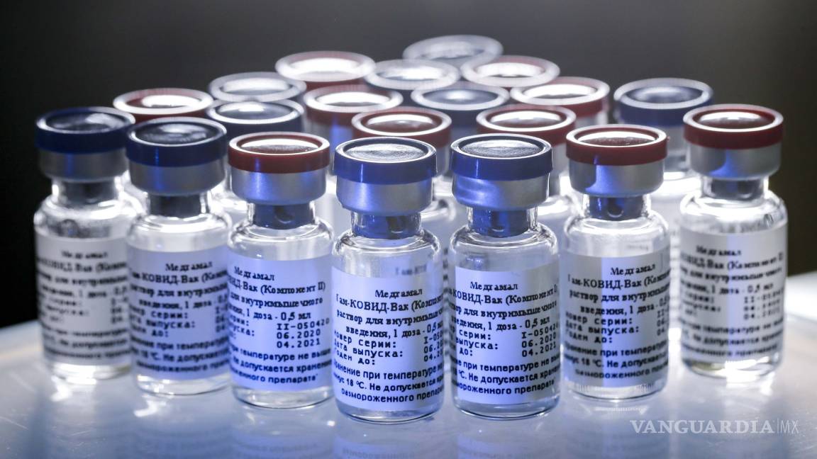 Probarán 4 vacunas en México; advierten por lanzamiento de Rusia de medicina no validada