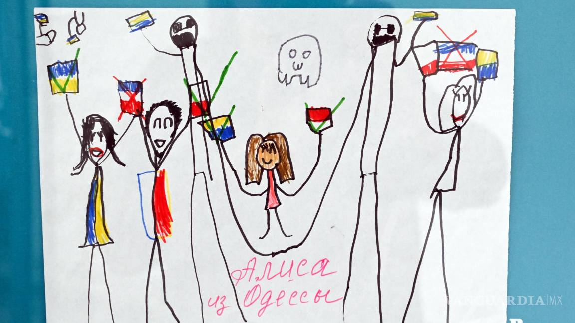 $!“Guerra dibujada con un crayón” se exhibe en el Castillo de los Duques de Pomerania en Szczecin, Polonia.