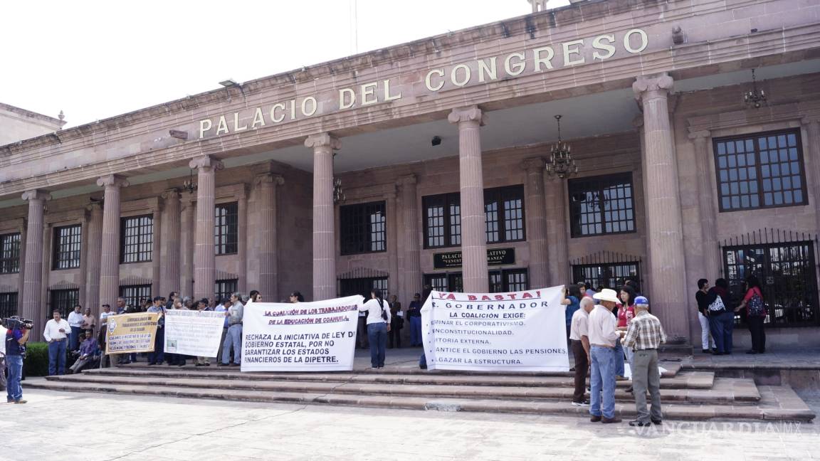 ‘Rebelión’ de trabajadores de la UAAAN y UAdeC; acusan pensionados a la 38 de la quiebra de la Dipetre