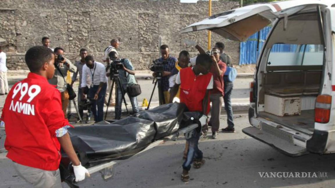 Al menos siete muertos por un coche bomba en el Ministerio de Interior de Somalia