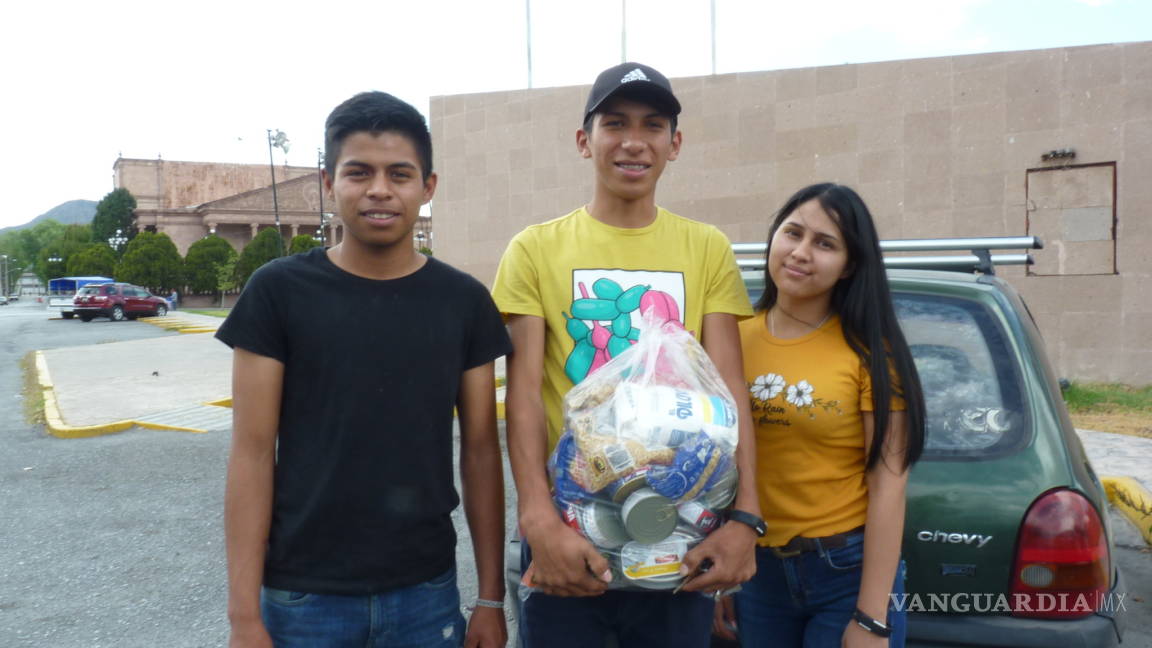 Jóvenes saltillenses recolectan regalos para niños de zonas marginadas