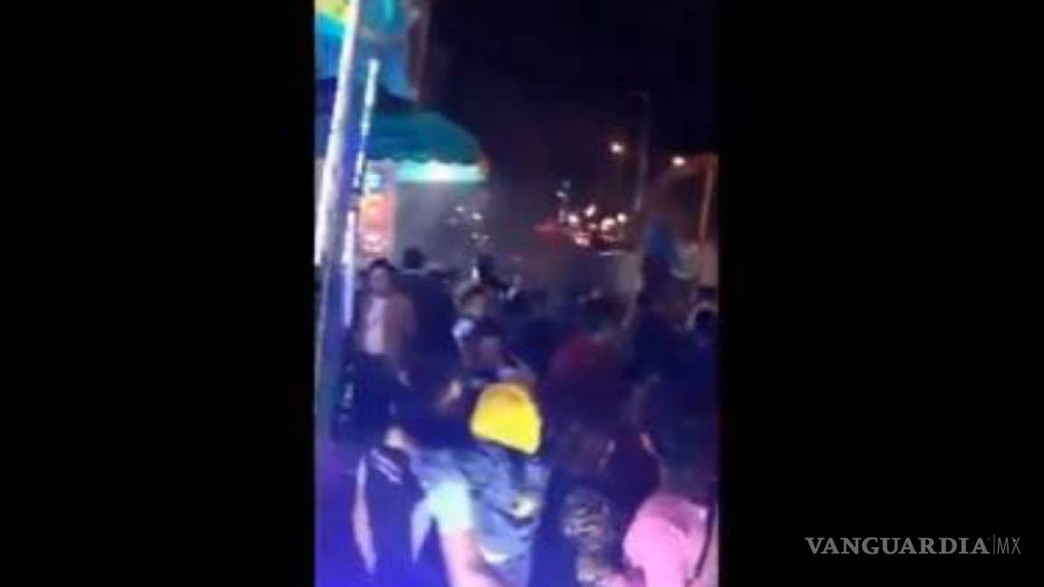 Tren de feria arde en llamas con niños a bordo en Tuxtepec (Video)
