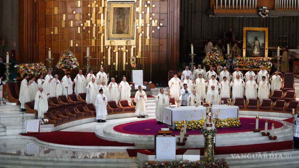 $!Carlos Aguiar Retes, actual Arzobispo Primado de México, encabezó la solemne Eucaristía por la muerte del papa Francisco en la Basílica de Guadalupe. Su extensa trayectoria dentro de la vida eclesiástica y su cercanía con el papa Francisco lo han colocado entre los nombres que podrían considerarse para sucederlo en el Vaticano.
