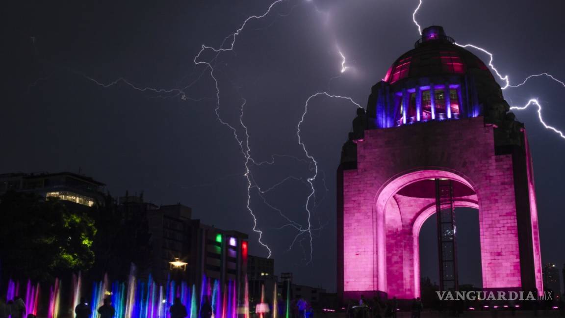 Llega el 'apocalipsis' a la CDMX... tormenta, granizo y truenos sorprenden a los capitalinos