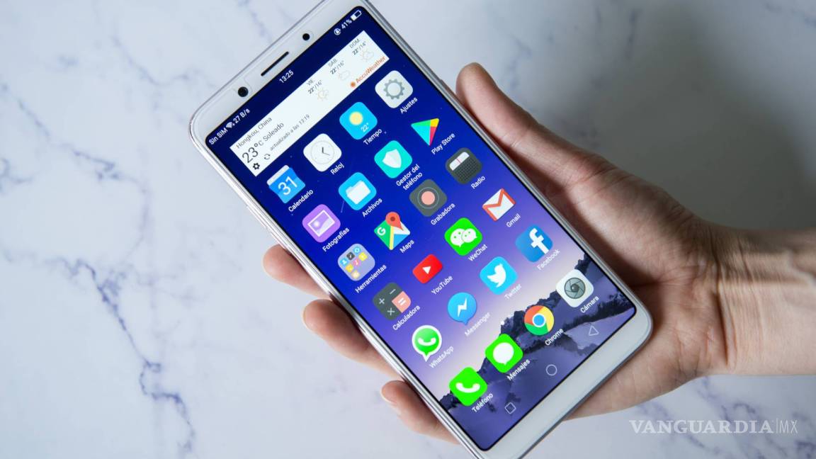 Marca china OPPO reta a Apple y Samsung con F5, su primer móvil de pantalla ‘infinita’