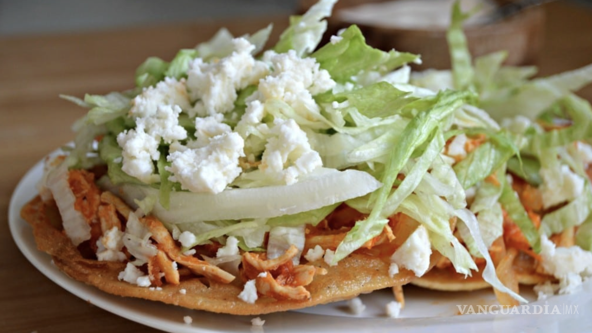 $!Las tostadas de tinga son perfectas para compartir, fáciles de preparar y muy rendidoras.