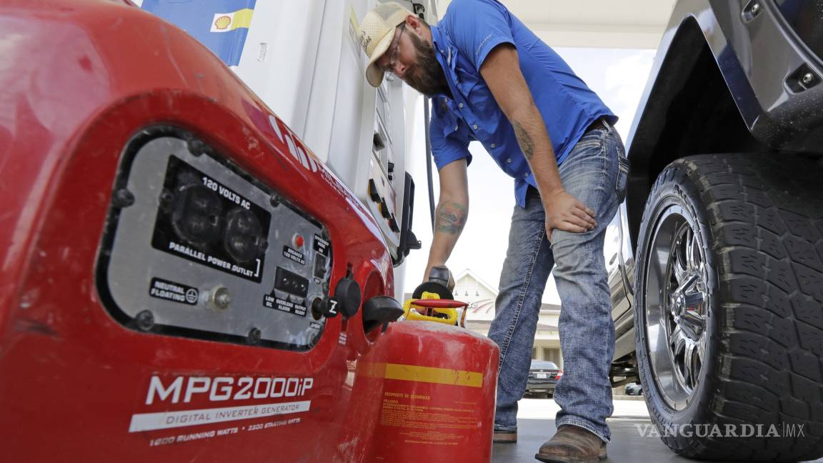 Cierran instalaciones de petróleo y gas en Texas por Harvey
