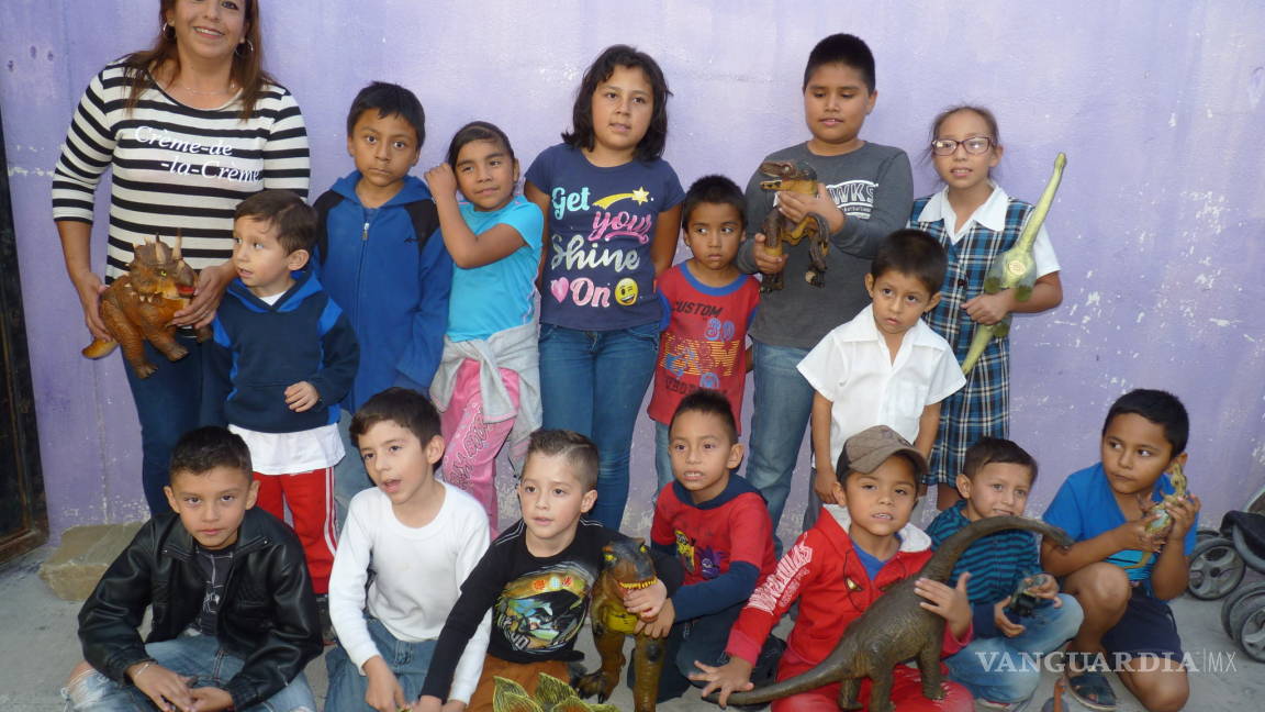 Comparten niños de la colonia Mirasierra de Saltillo su amor por los dinosaurios