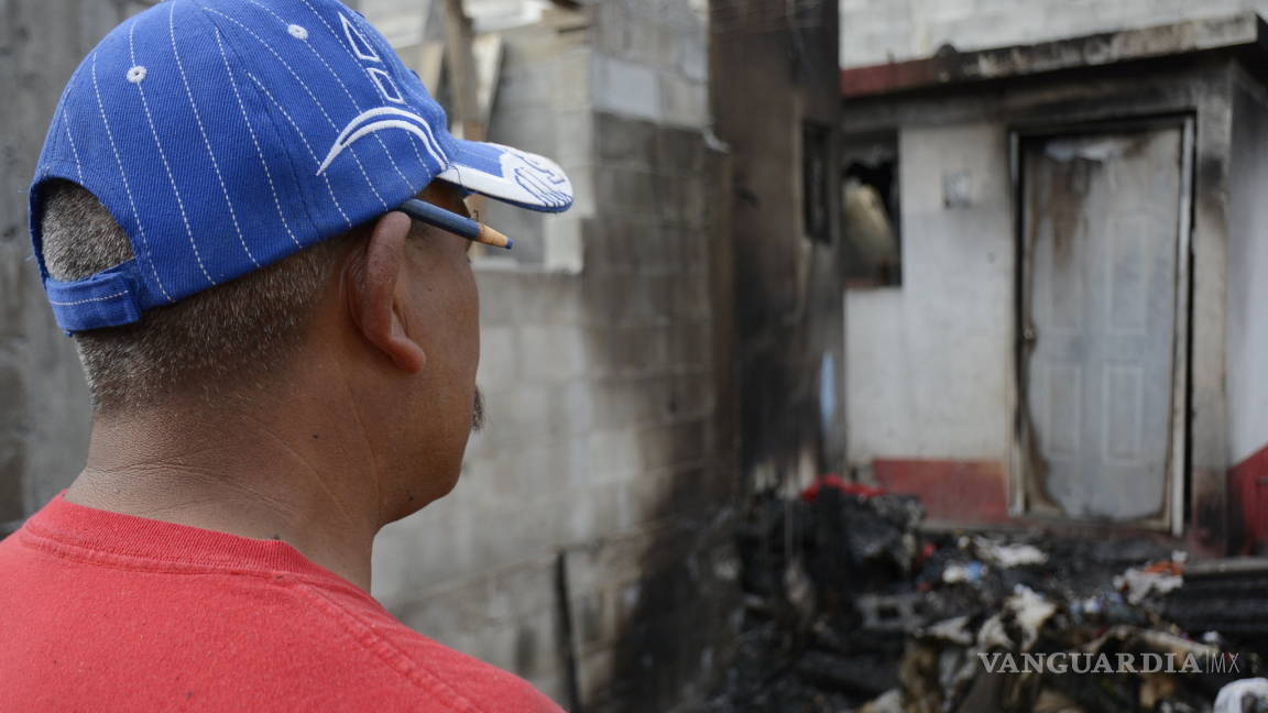 $!Familia de Saltillo pierde todo su patrimonio en 15 minutos por incendio; solicitan ayuda de la ciudadanía