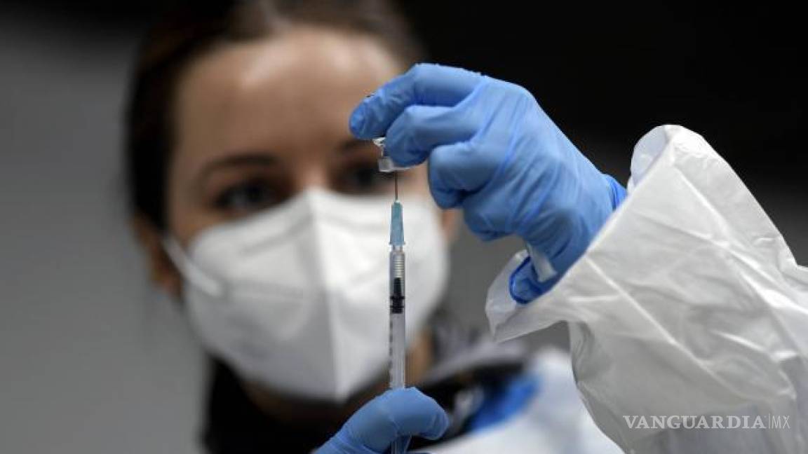 Actuales vacunas contra COVID-19 podrían ser ineficaces contra Ómicron, advierte Moderna