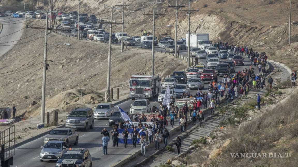 Caravana migrante desata medidas de contención en frontera