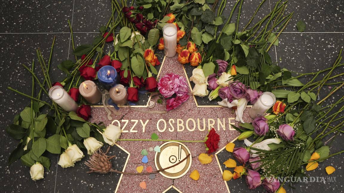 $!La estrella de Ozzy Osbourne en el Paseo de la Fama se convirtió en punto de encuentro para rendirle tributo.