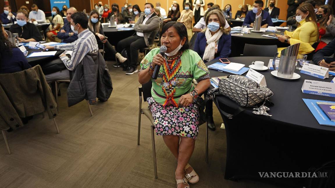 $!Gloria Domico, indígena embera y encargada de varias escuelas con más de 600 alumnos indígenas en Bogotá, Colombia. EFE/Mauricio Dueñas Castañeda