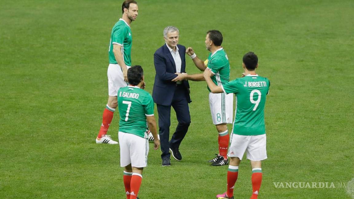 $!Brilla el Estadio Azteca con duelo de leyendas y goles de Figo