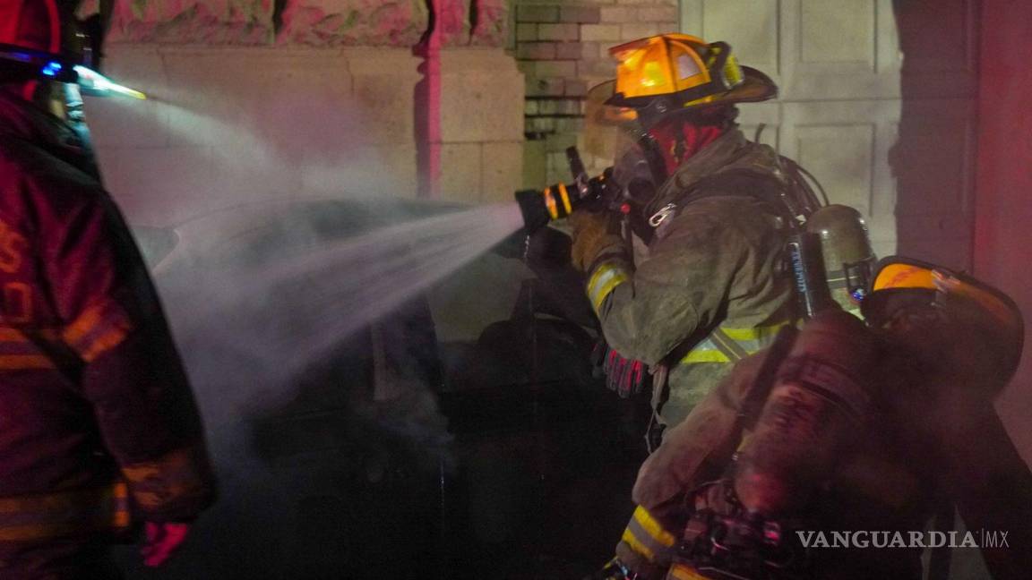 $!Elementos de Tránsito Municipal cerraron la vialidad para resguardar a automovilistas y peatones.