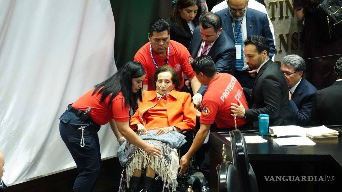 $!La legisladora de Morena participó en la sesión con un tanque de oxígeno.