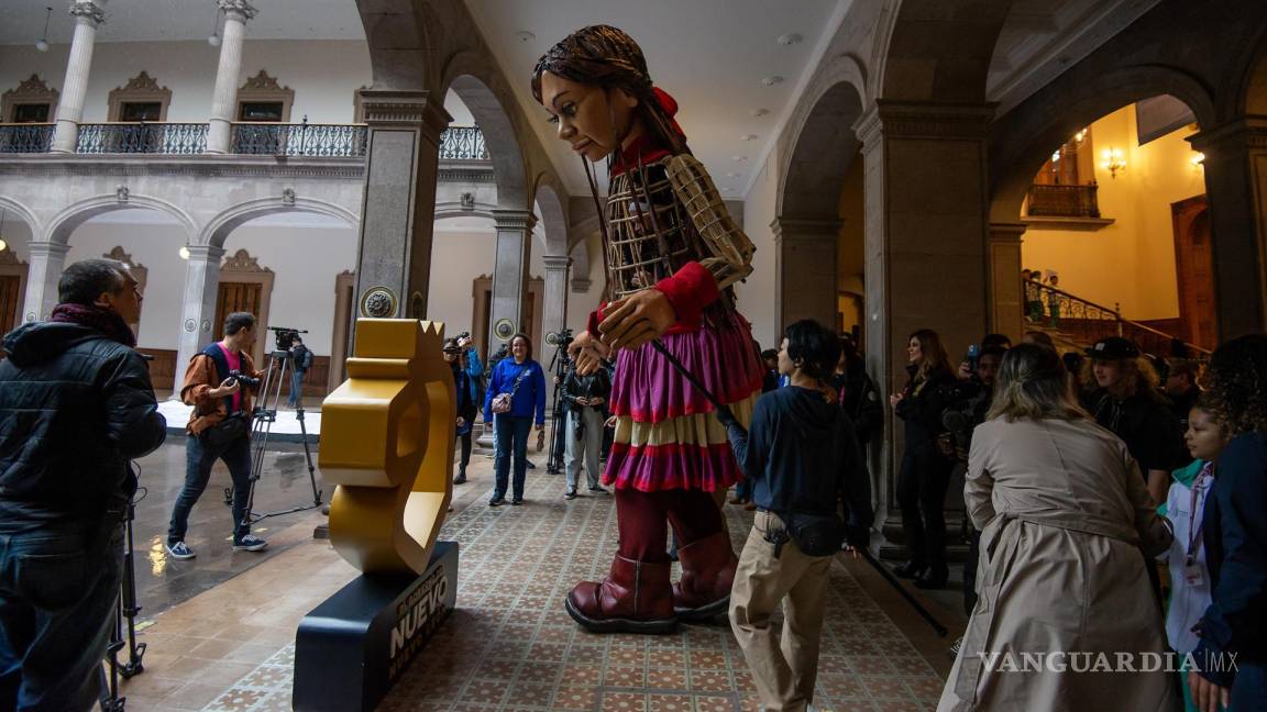Así inicia el recorrido de la marioneta Amal por México para concienciar a la población sobre los refugiados